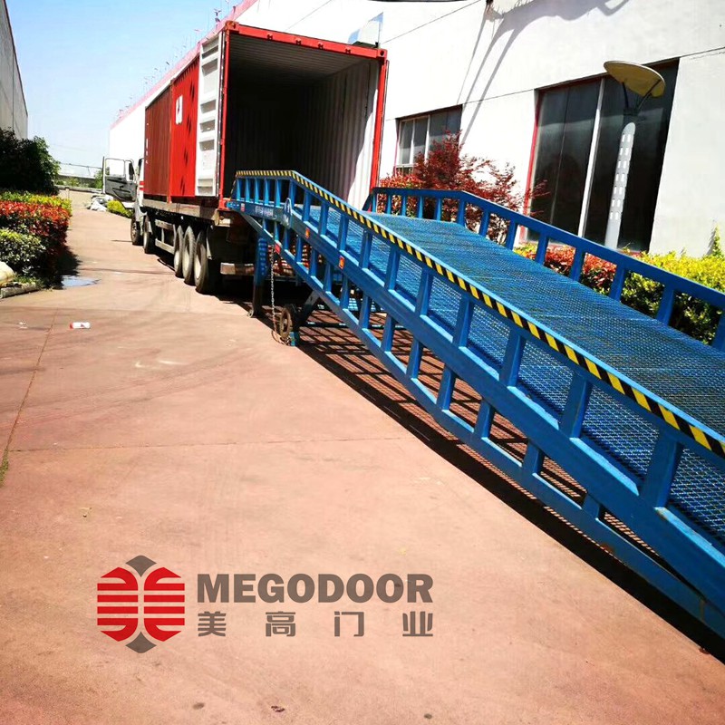 上海物流园集装箱电动登车桥：高精度、高可靠性的智能装卸解决方案缩略图