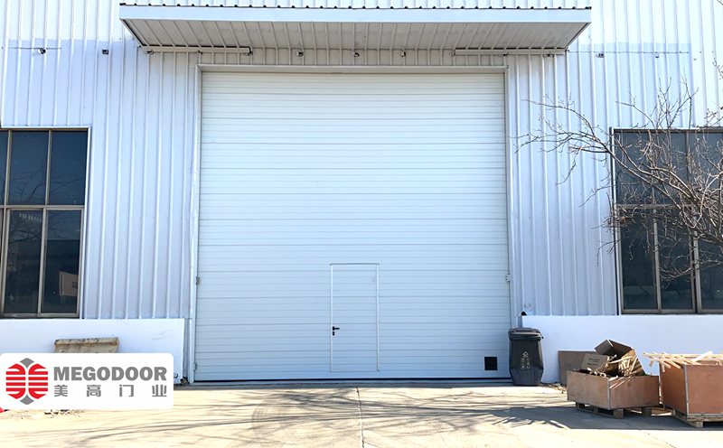 上海物流仓库电动提升门 —— 高效密闭插图