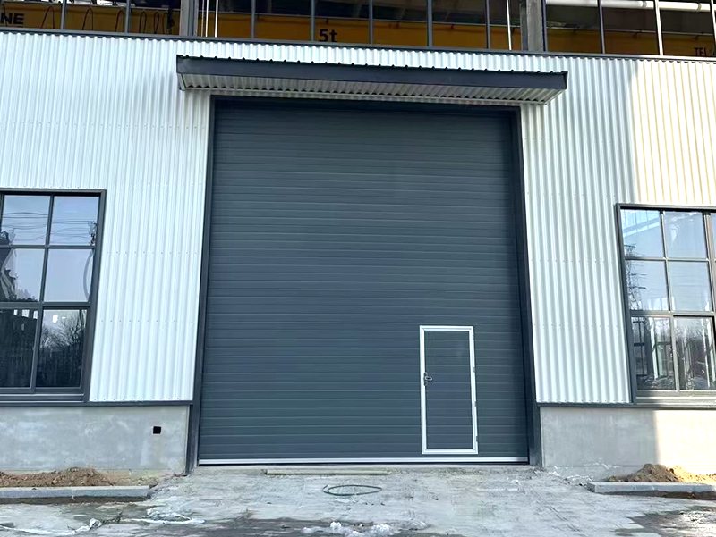 上海印刷车间专用电动提升门：高效密封、智能控制的现代化工业出入口解决方案缩略图