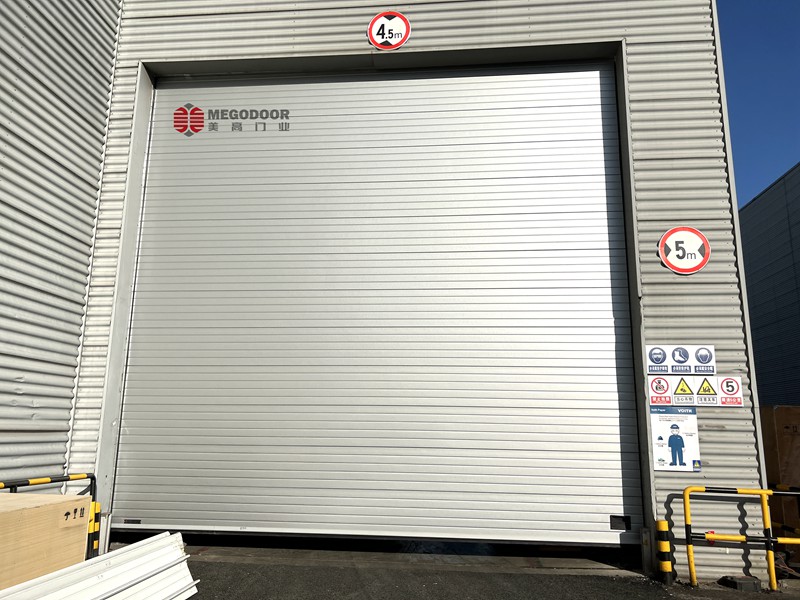 上海物流仓库电动提升门 —— 高效密闭插图1