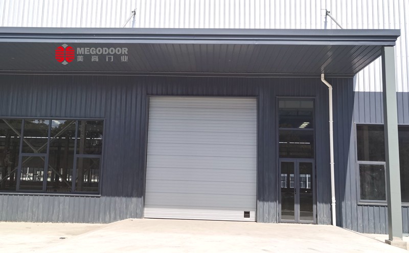 上海物流仓库电动提升门 —— 高效密闭插图2