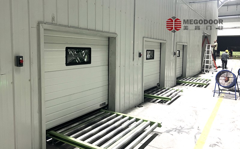 上海物流仓库电动提升门 —— 高效密闭缩略图