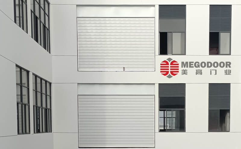 为何设备吊装口应优先选择提升门而非卷帘门插图1 为何设备吊装口应优先选择提升门而非卷帘门插图1