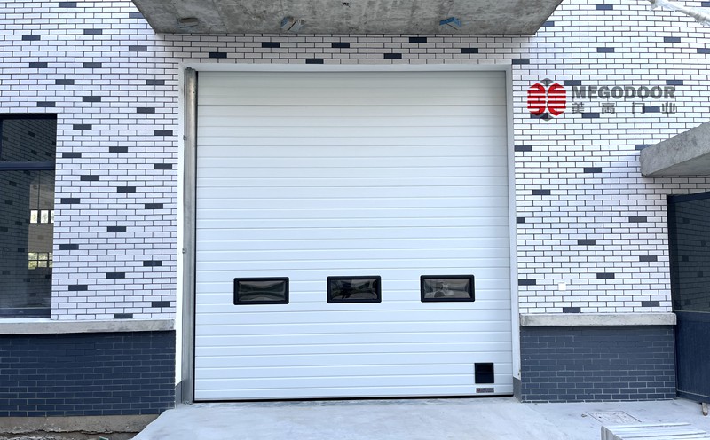 上海现代汽车制造厂房的理想选择：工业提升门详解插图