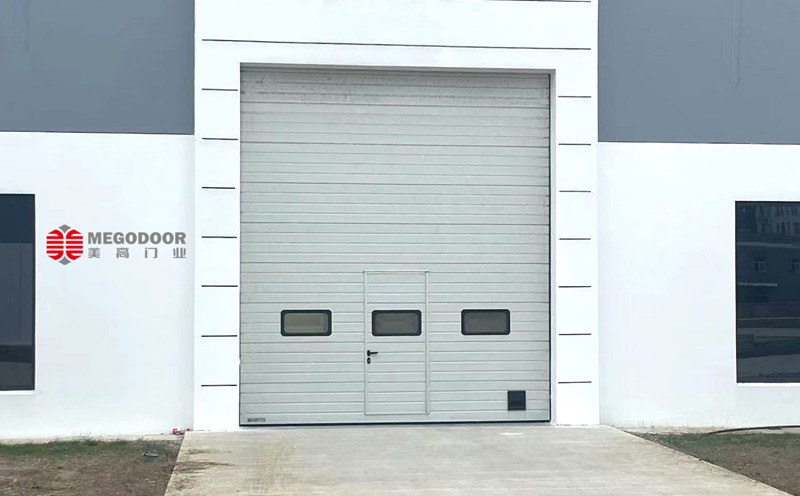 上海现代汽车制造厂房的理想选择：工业提升门详解缩略图