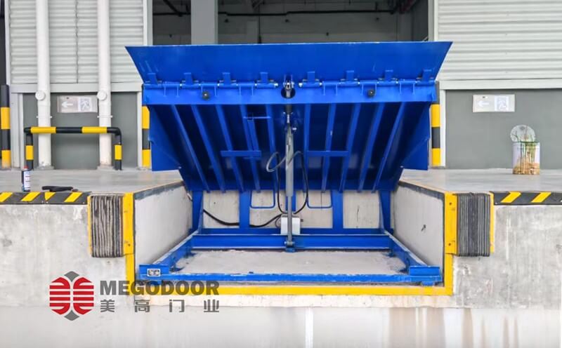 上海仓库码头高效装卸解决方案：电动登车桥插图1