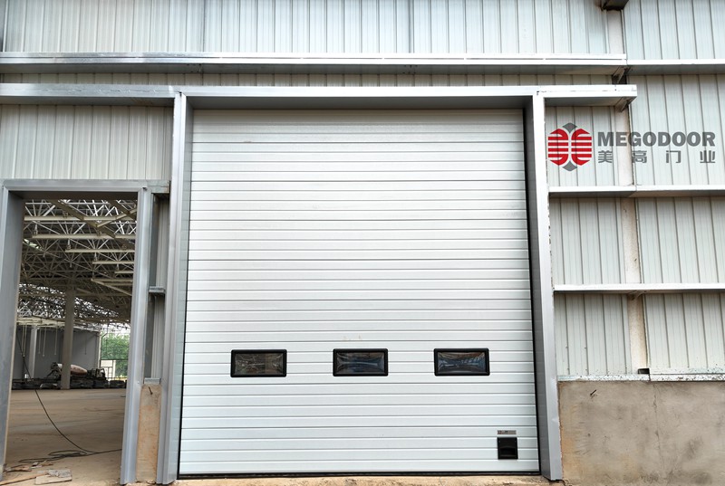 智能工业提升门：上海物流仓储的高效守护者缩略图